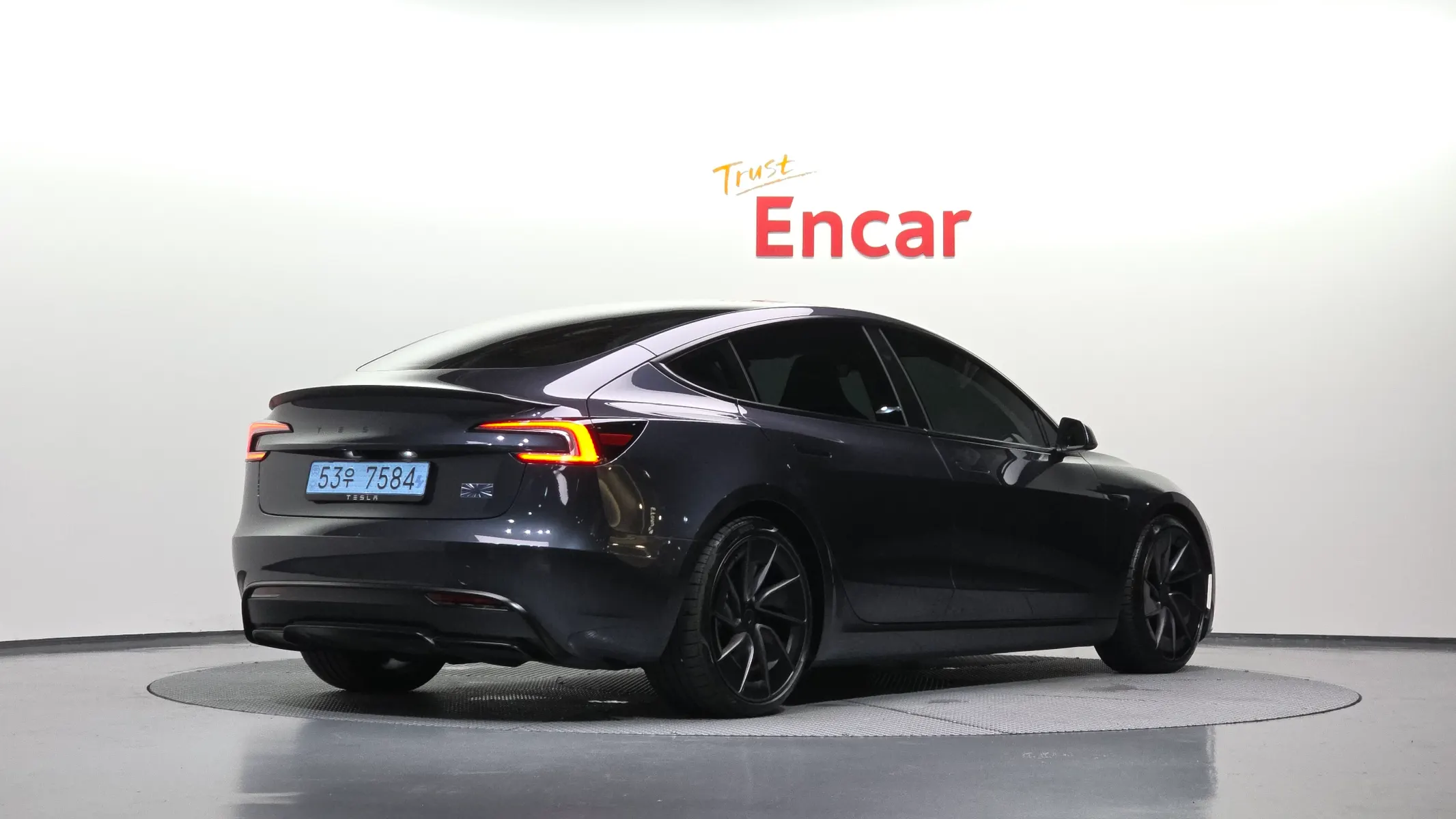 Tesla 3 AWD 2026 2/33