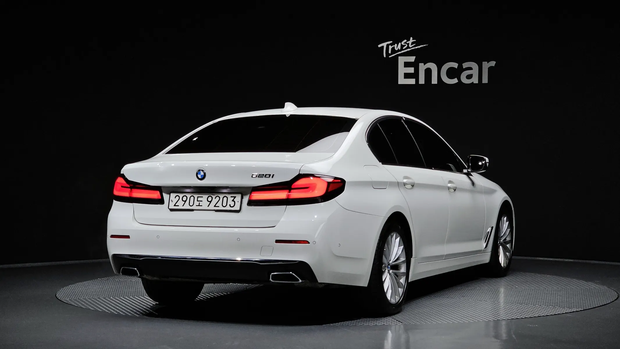 BMW 5 Series (G30) 520i 2022 2/36