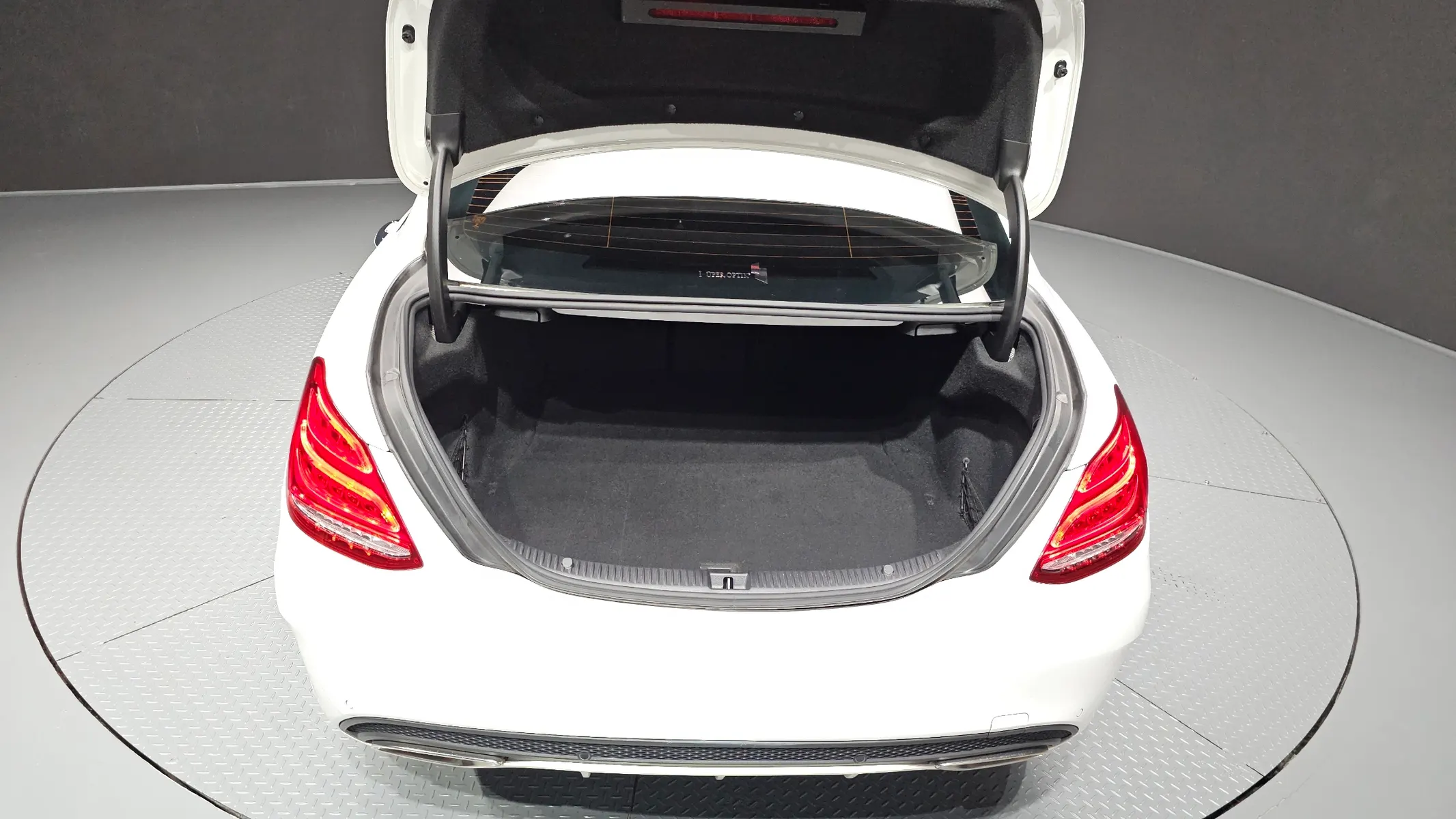 Mercedes-Benz C-Class W205 C200 4MATIC AMG Line 2018 30/31