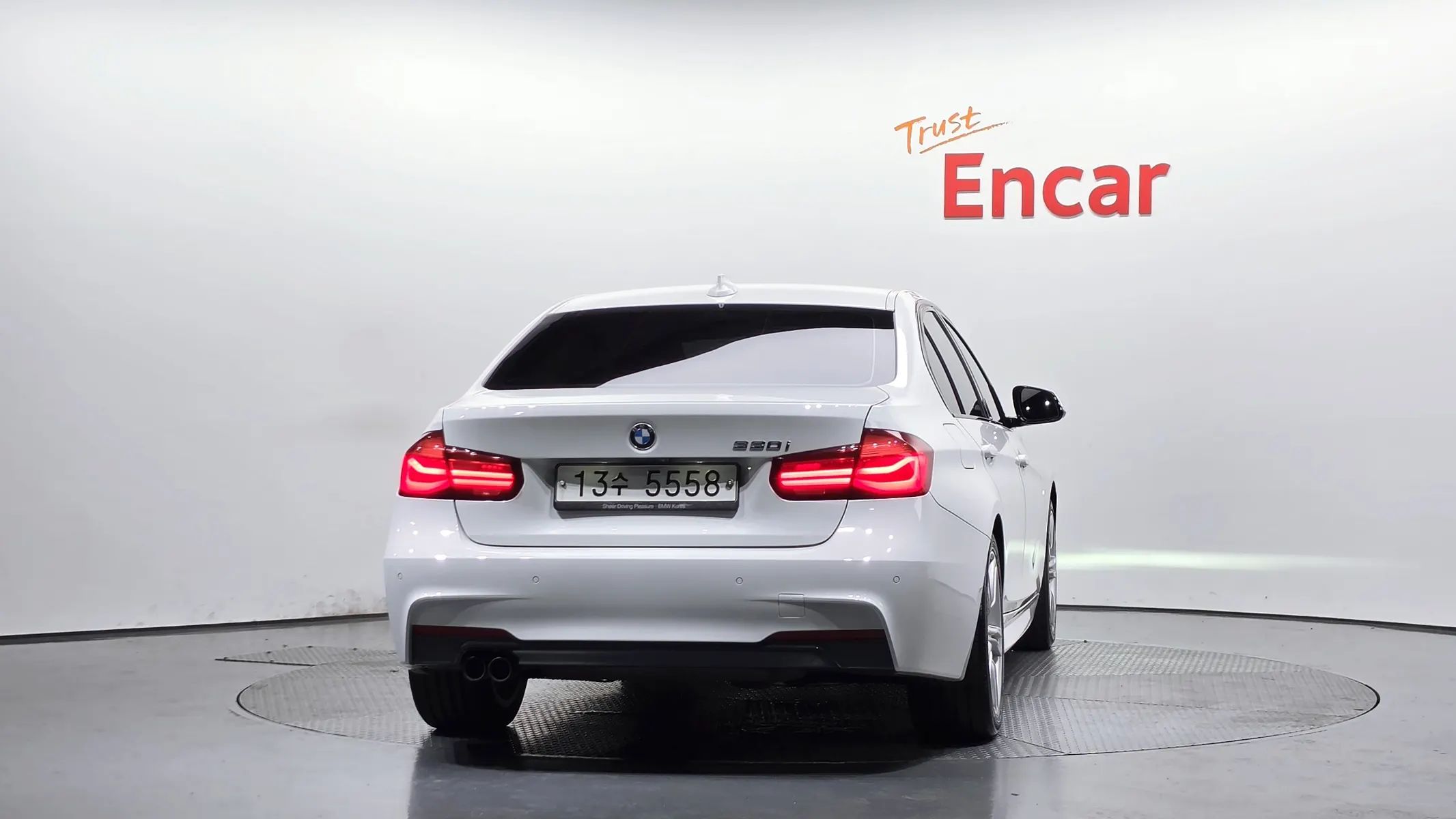 BMW 3 Series (F30) 330i M 2018 3/34