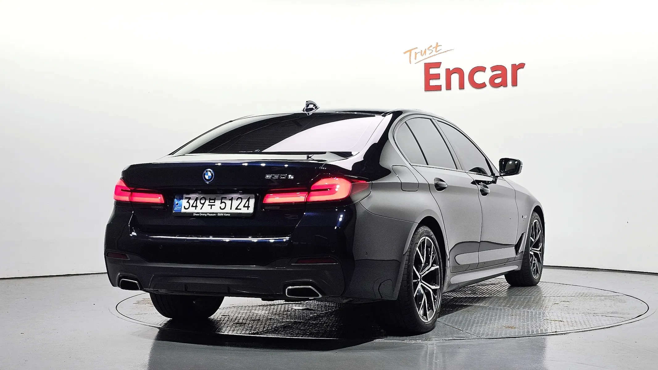 BMW 5 Series (G30) 530e M 2023 2/37