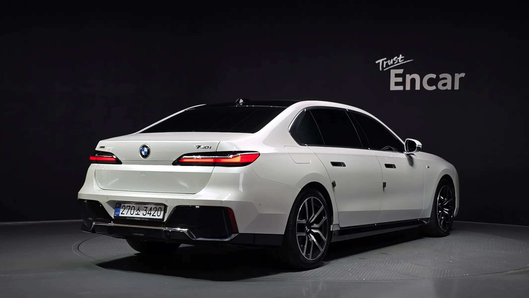 BMW 7 Series (G70) 740i xDrive M 2025 2/39