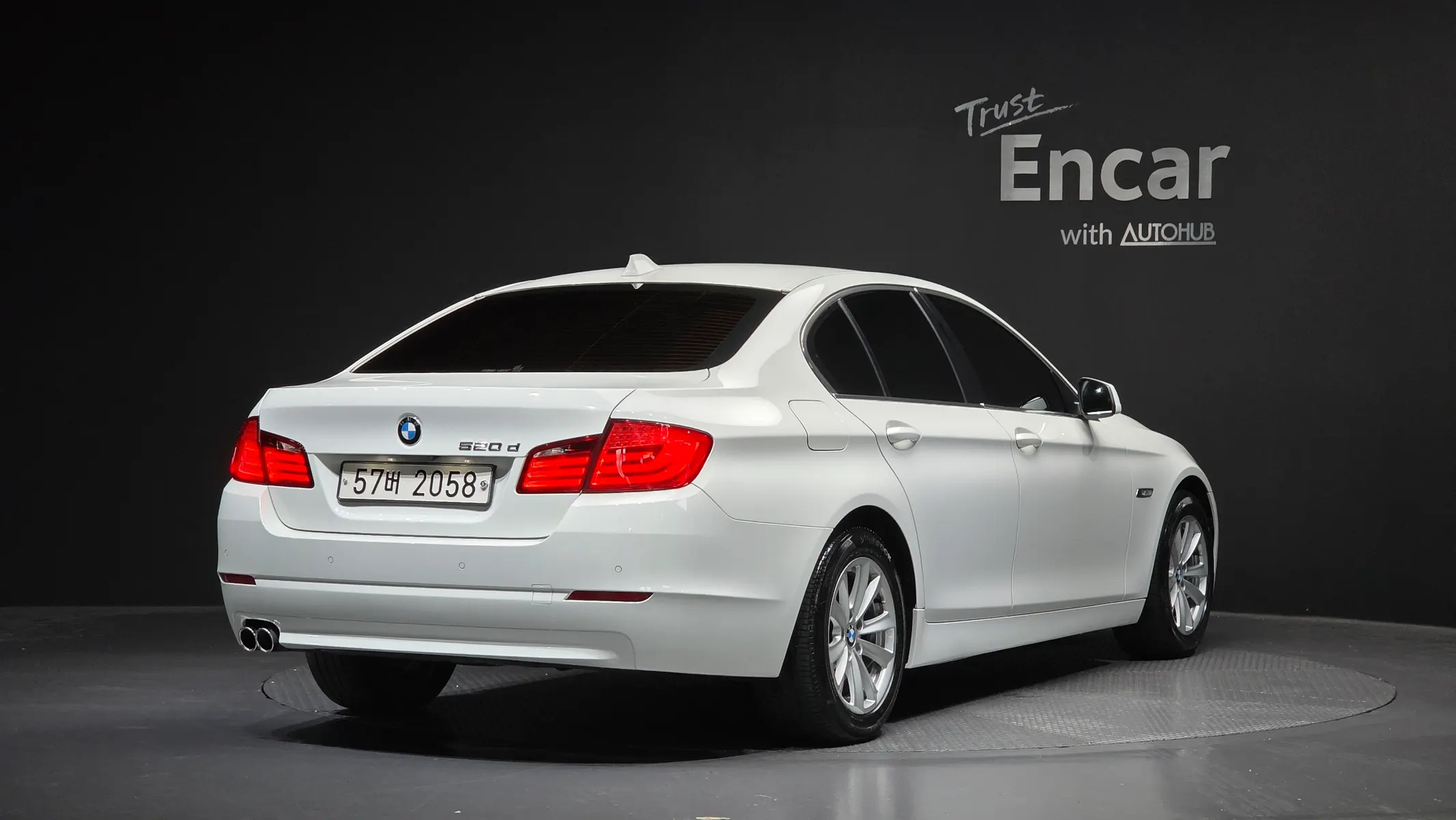 BMW 5 Series (F10) 520d 2012 2/34