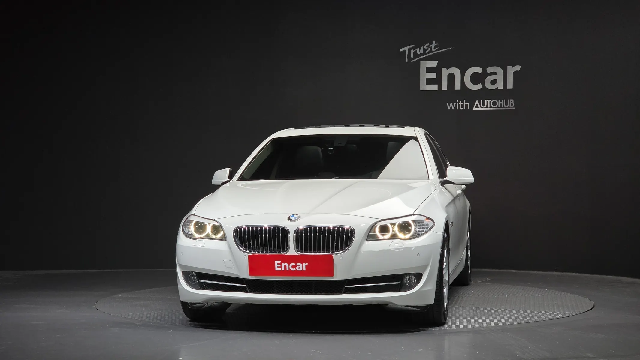 BMW 5 Series (F10) 520d 2012 3/34