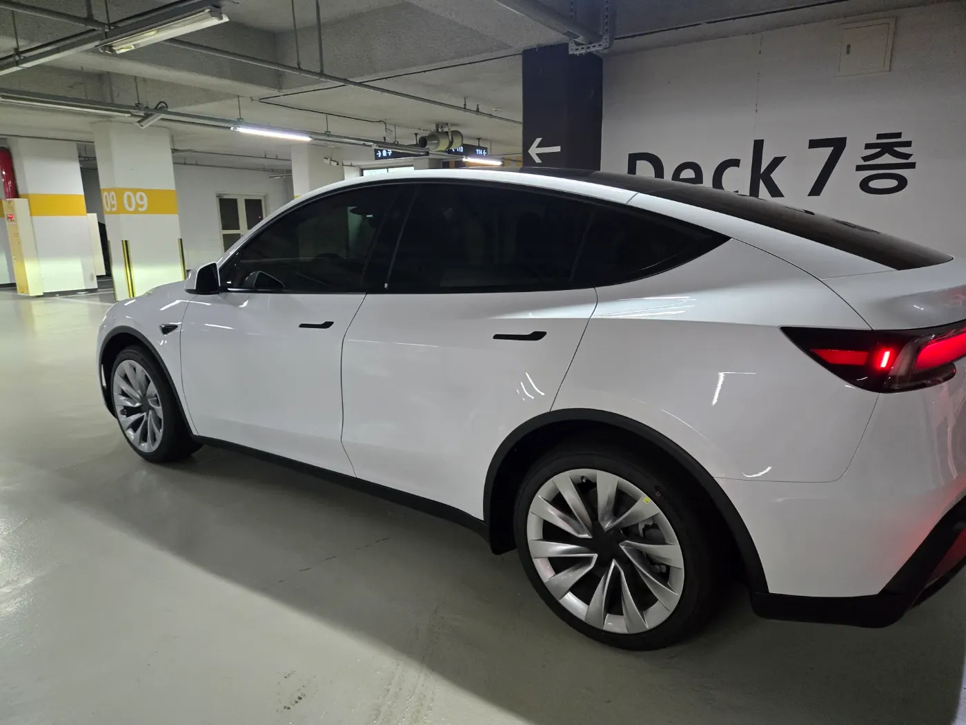 Tesla Y AWD 2025 2/17