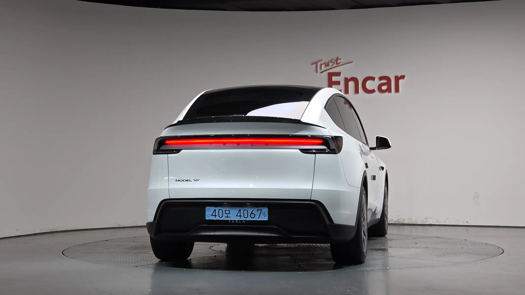 Tesla Y L AWD 2026 3/5