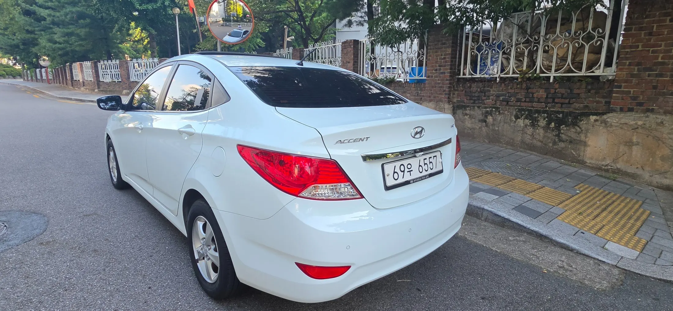 Hyundai () 1.4 VVT 2011 2/17