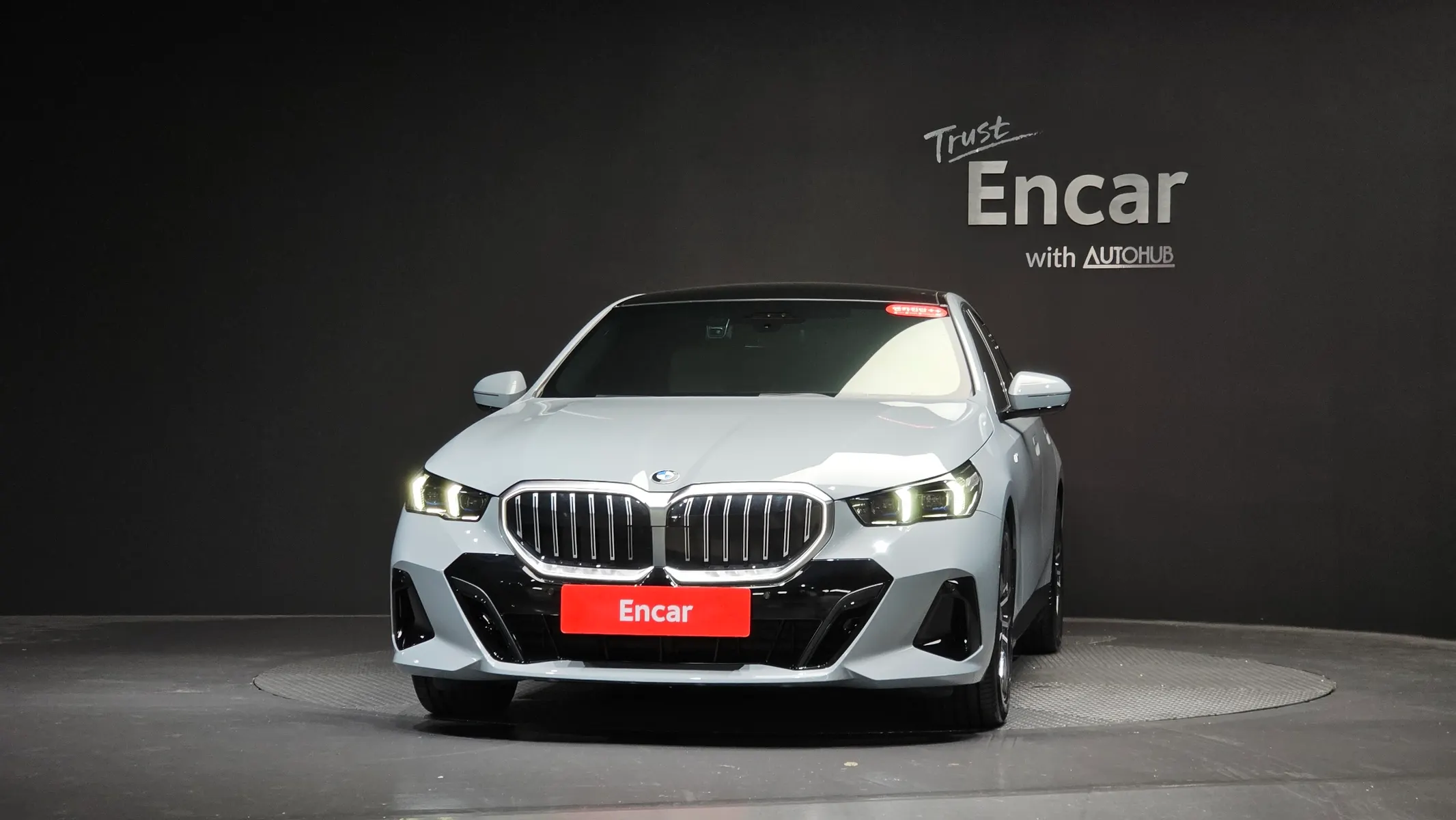 BMW 5 Series (G60) 520i M 2024 2/33