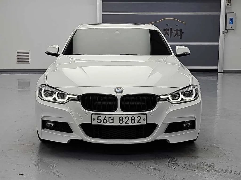 BMW 3 Series (F30) 330e i M 2016 2/20