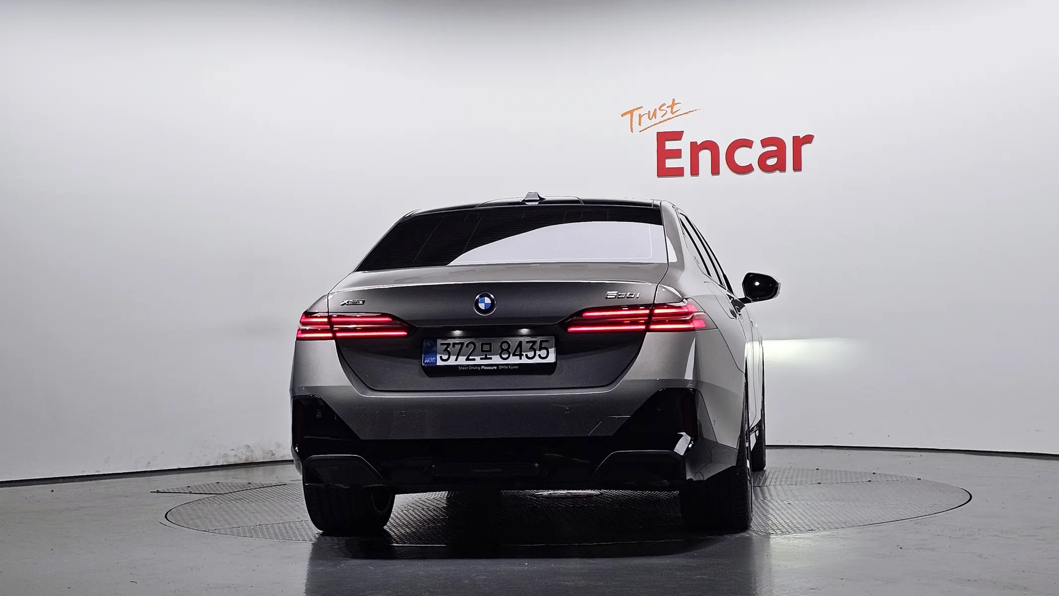 BMW 5 Series (G60) 530i xDrive M 2025 3/32