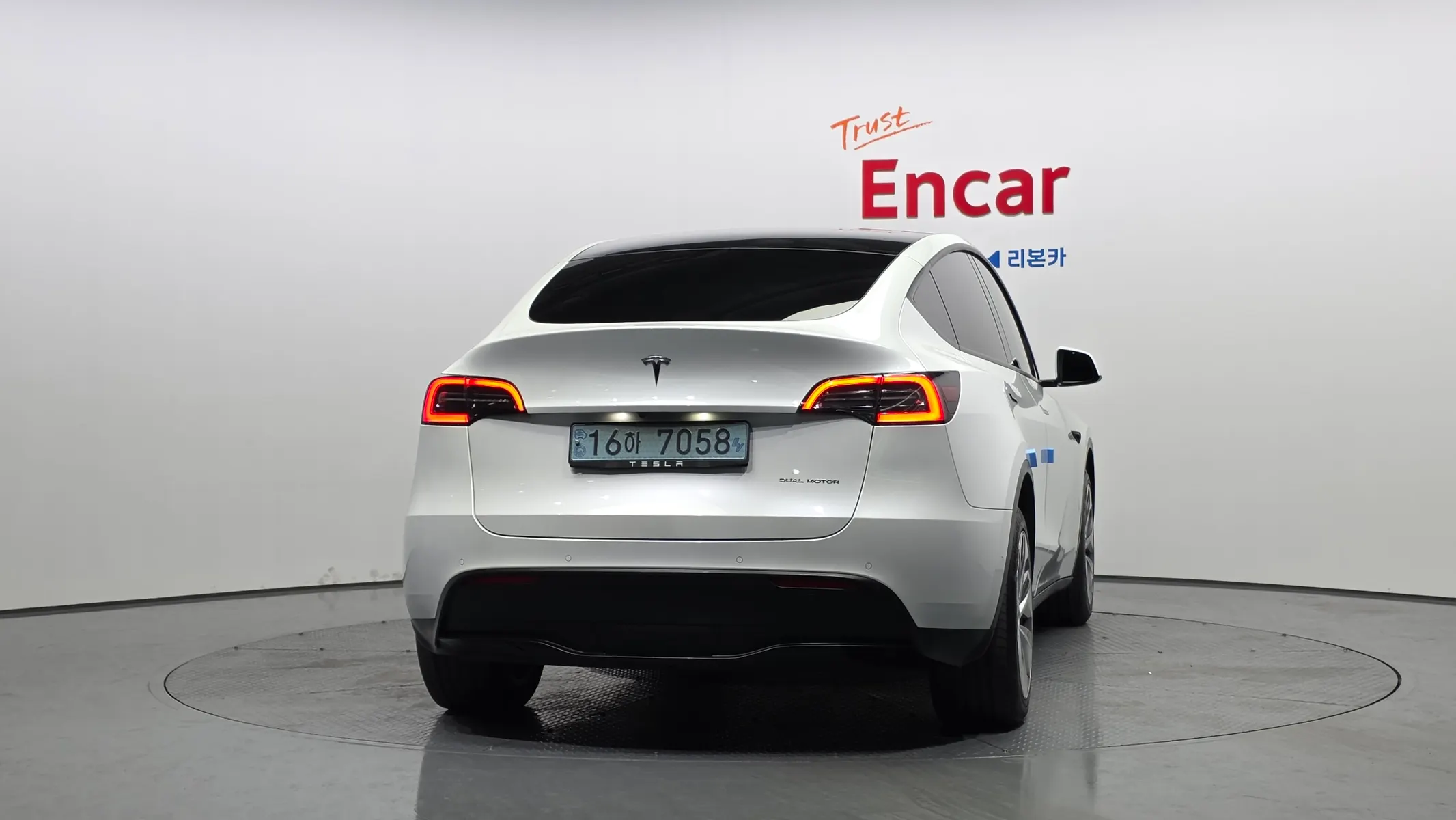 Tesla Y AWD 2022 3/5