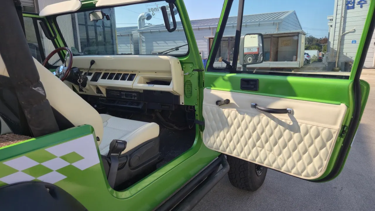 Jeep (YJ) 2.5 1995 2/5