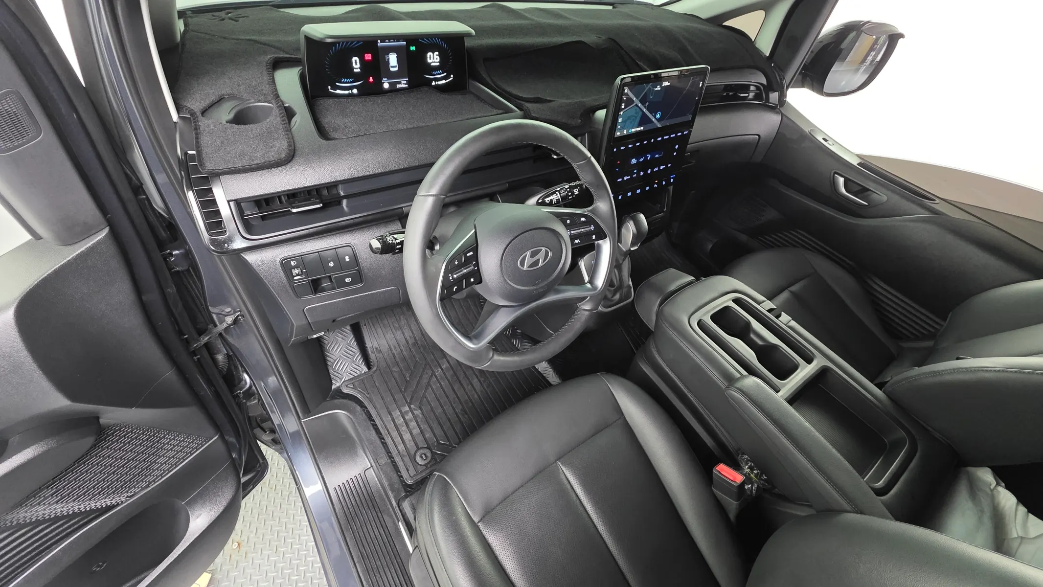 Hyundai Staria L3.5 3 2024 4/5