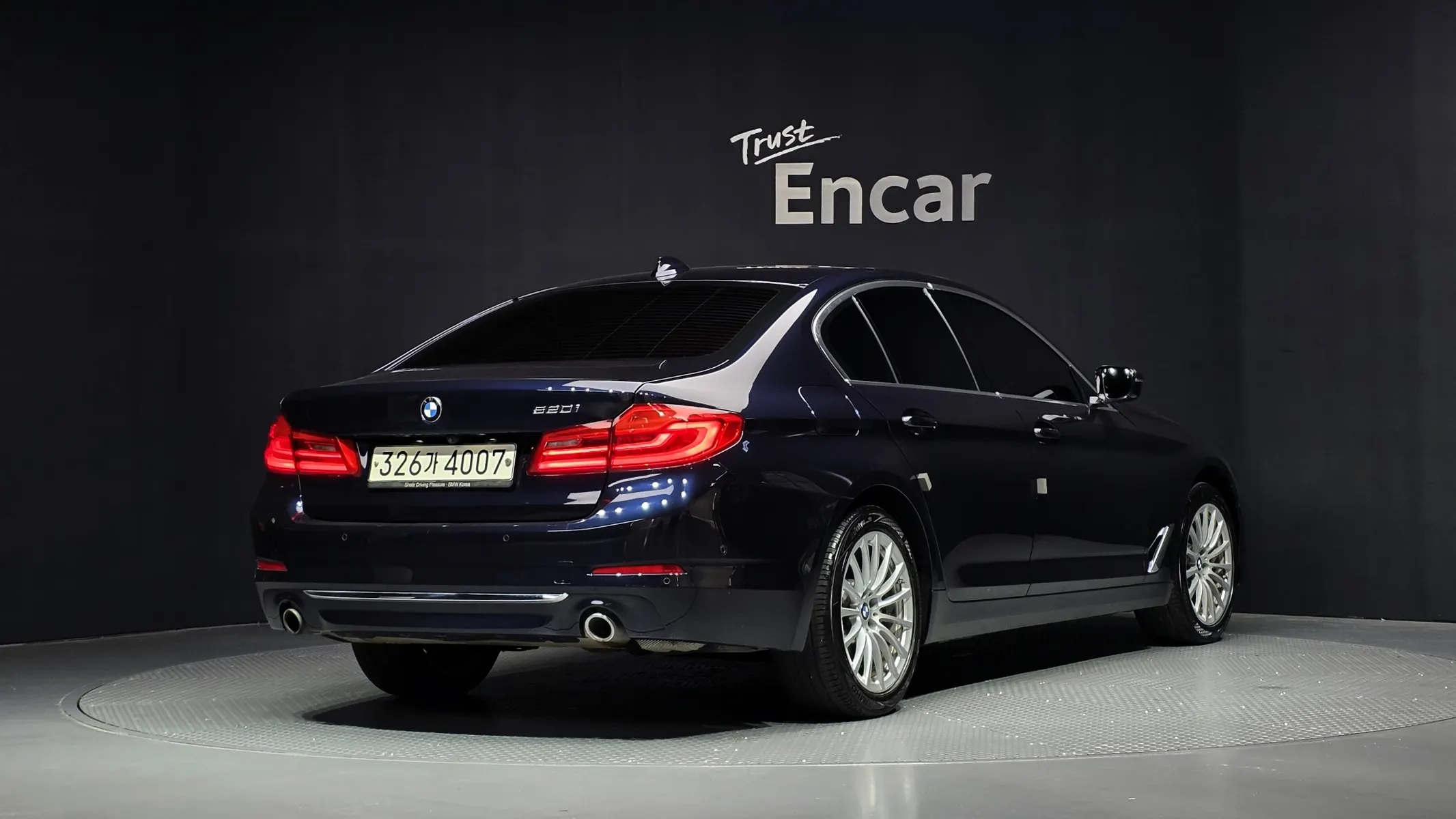 BMW 5 Series (G30) 520i 2019 2/34