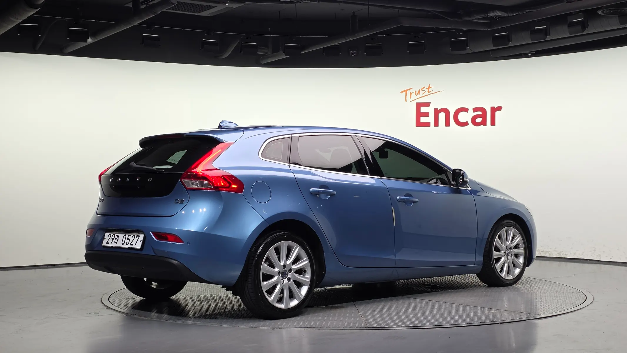 Volvo V40 D2 2015 2/32
