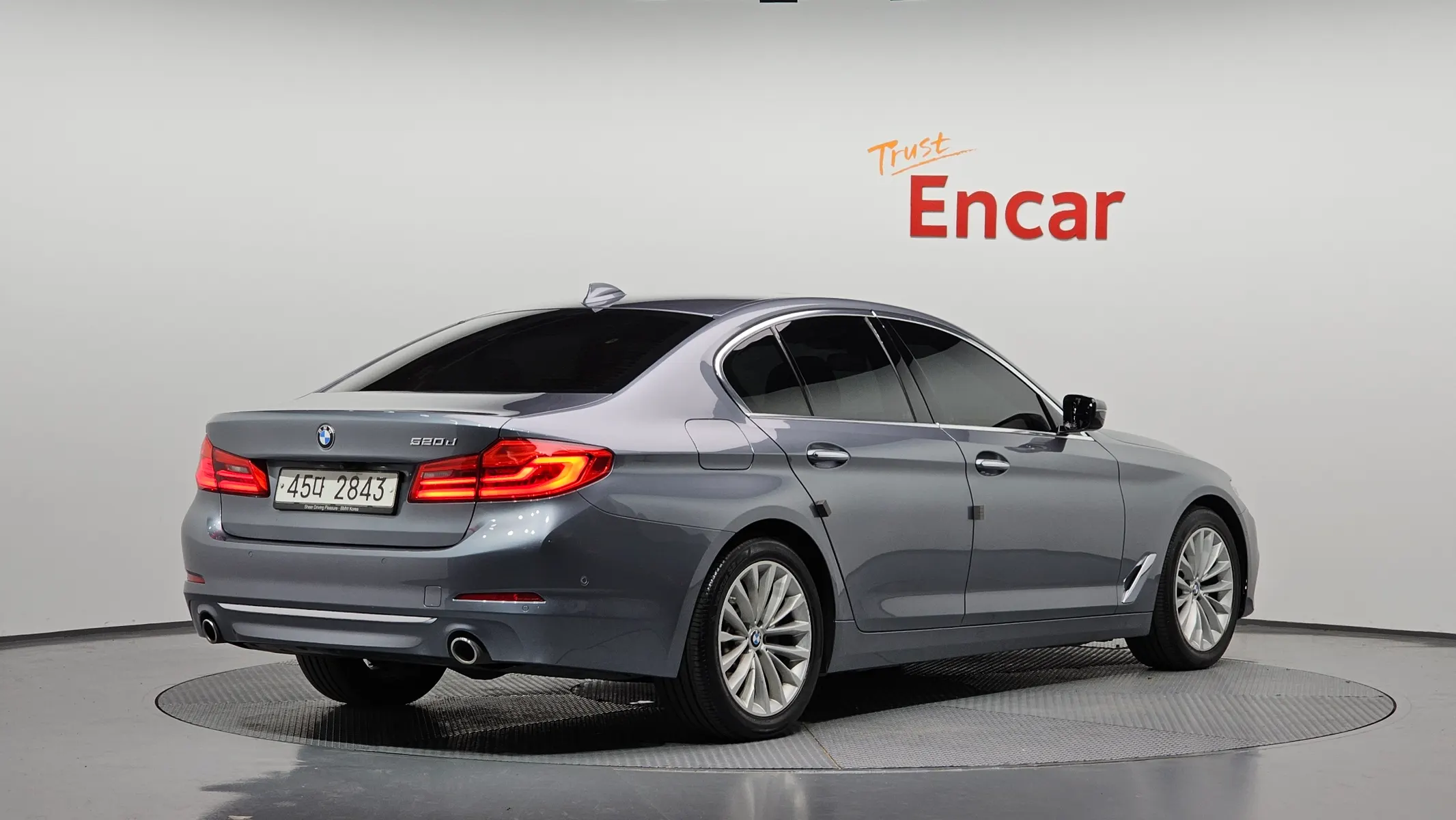 BMW 5 Series (G30) 520d 2018 2/31