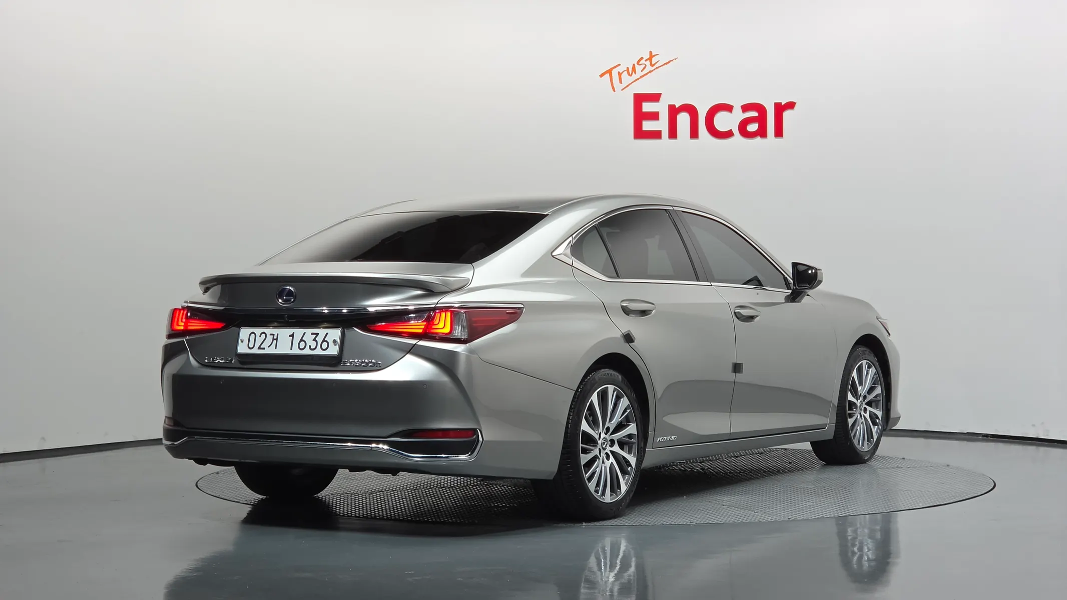 Lexus ES300h 7 2019 2/40
