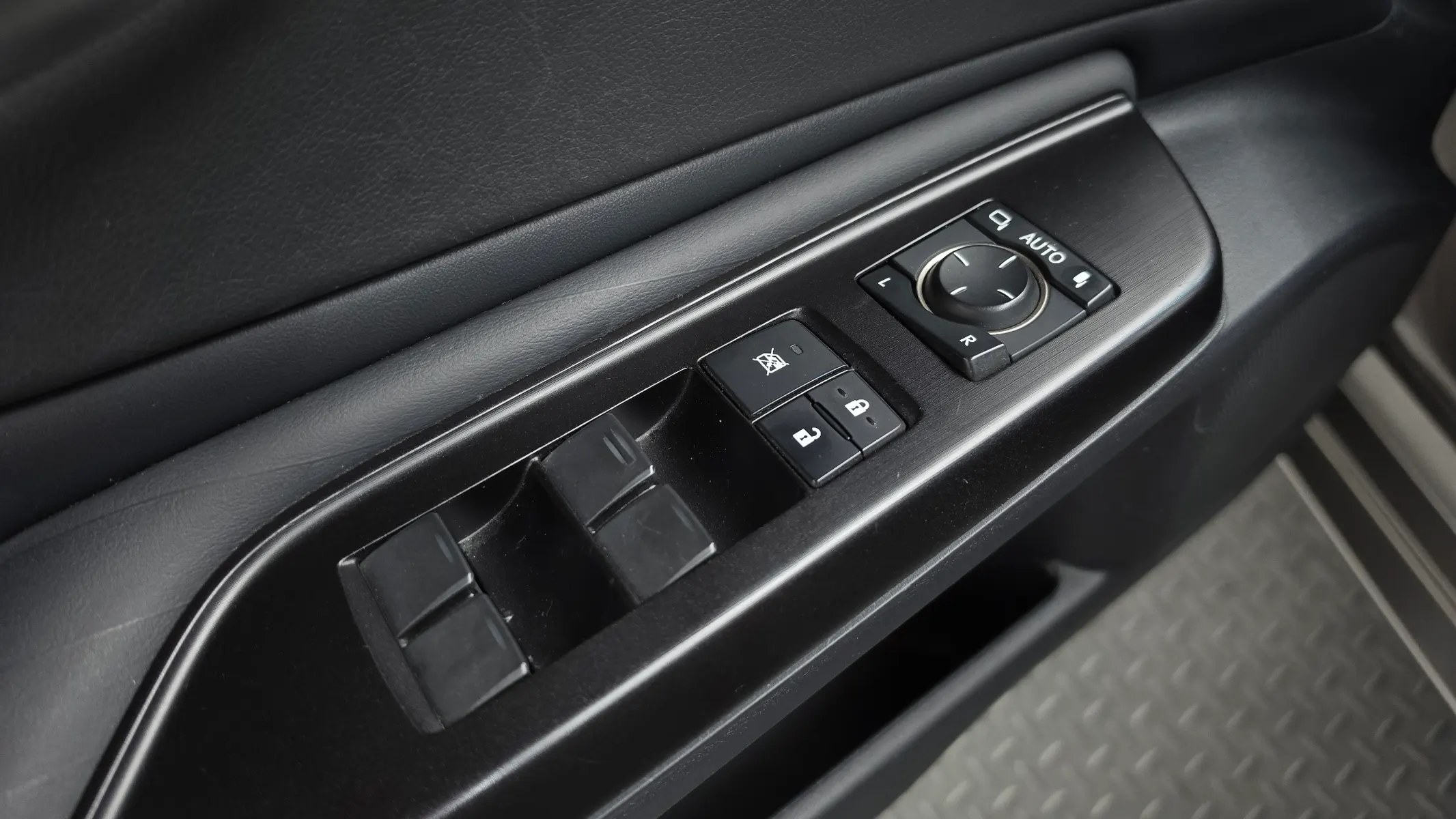 Lexus ES300h 7 2019 39/40