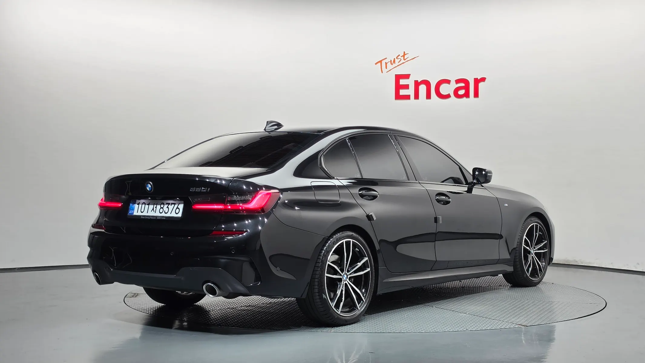 BMW 3 Series (G20) 320i M 2022 2/35