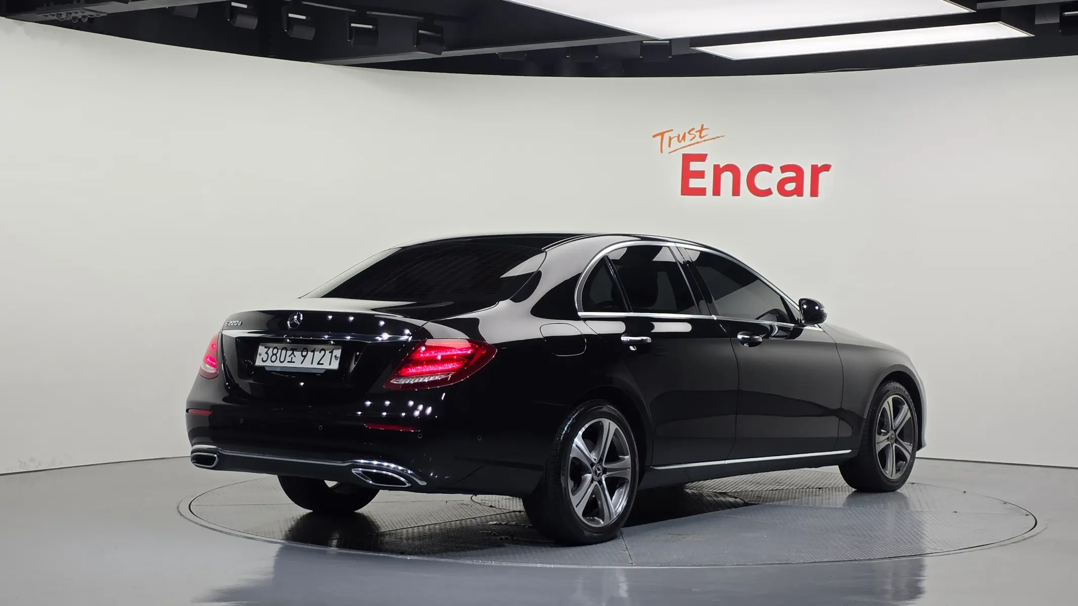 Mercedes-Benz E-Class W213 E220d 2019 2/31