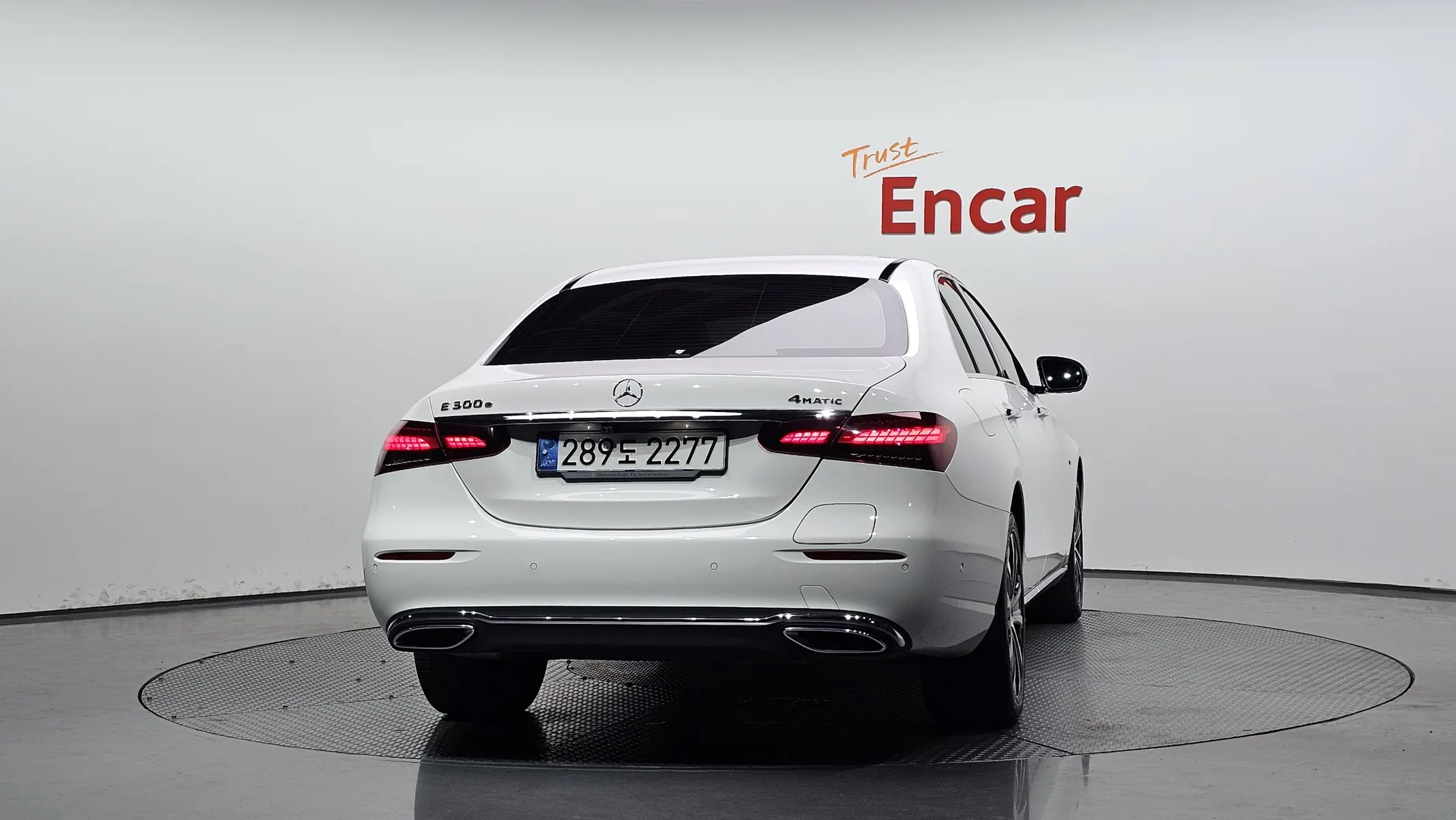 Mercedes-Benz E-Class W213 E300e 4MATIC 2021 3/31