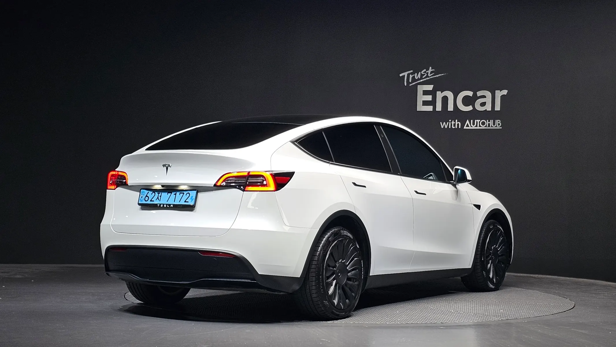 Tesla Y AWD 2023 2/32