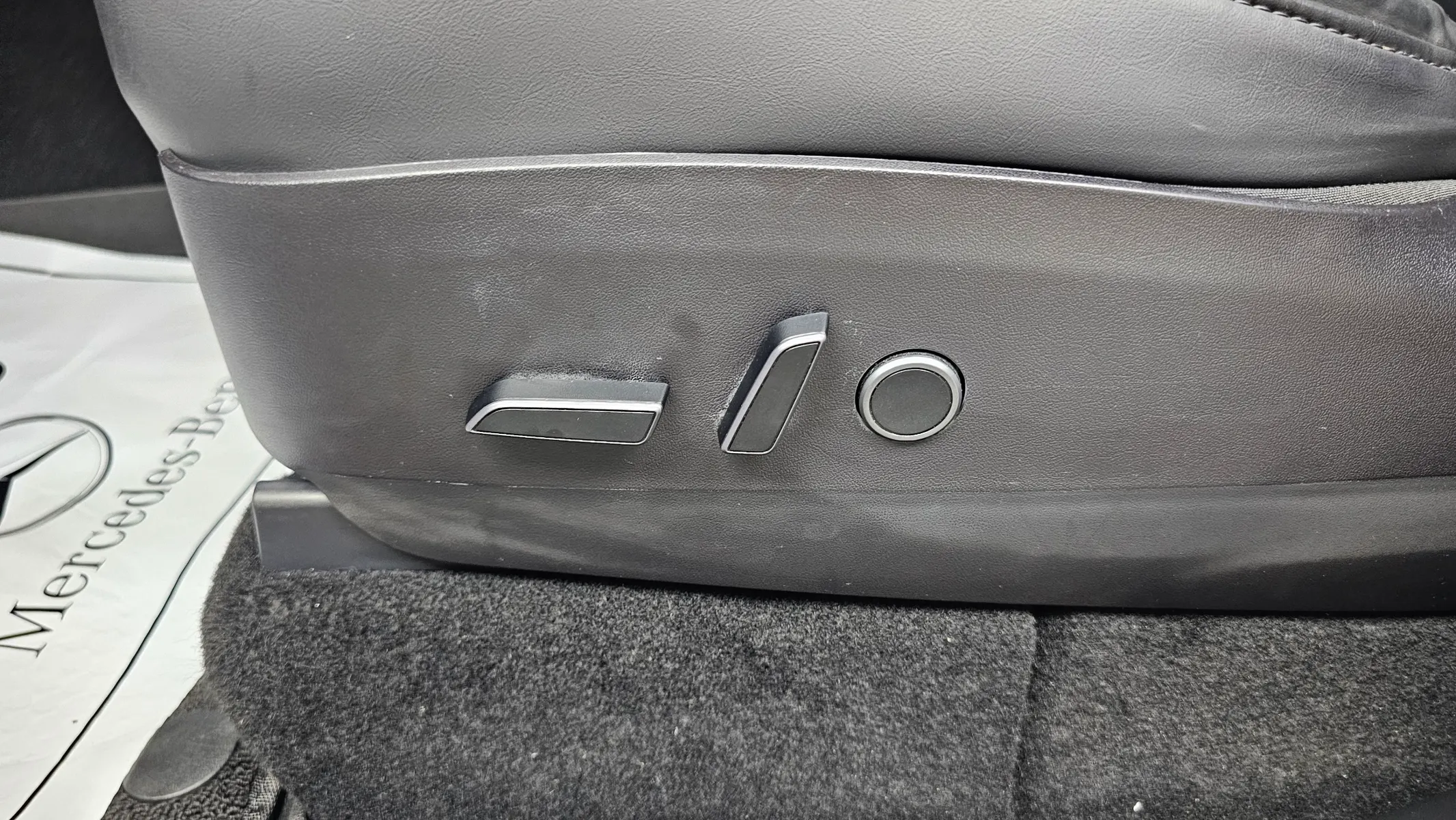 Tesla Y AWD 2023 31/32
