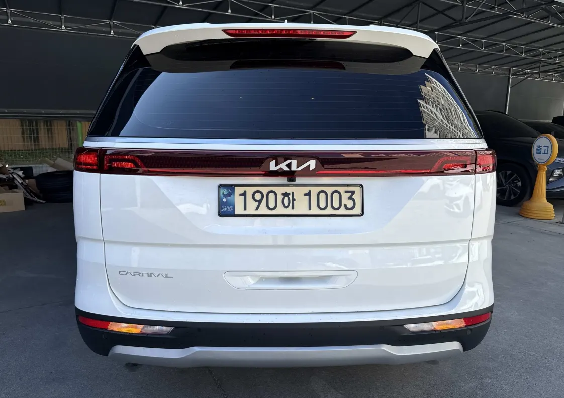 Kia Carnival 9 2023 3/10