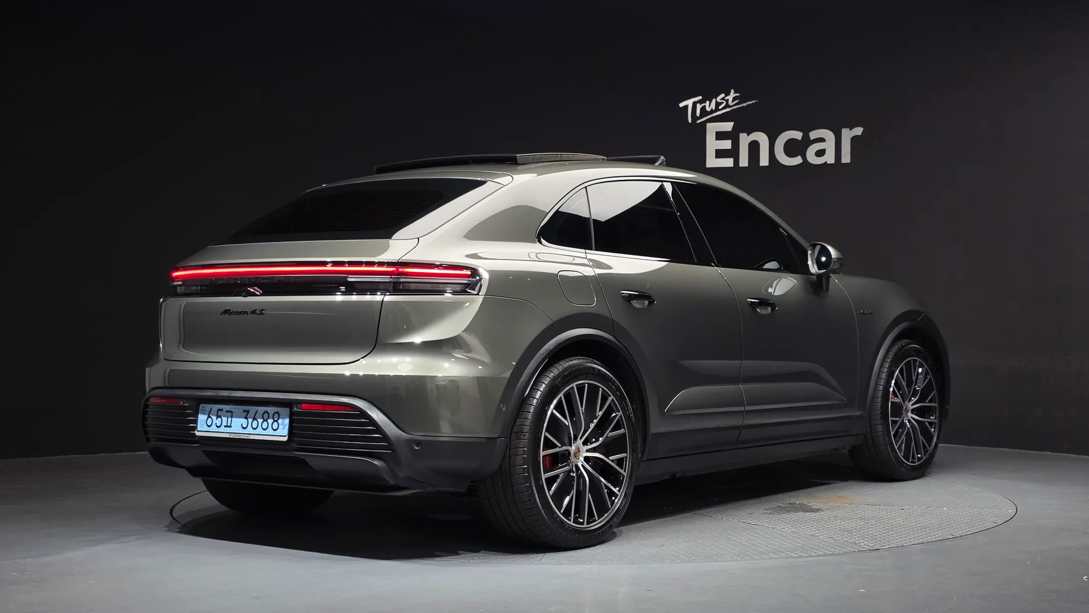 Porsche EV 4S 2025 2/36