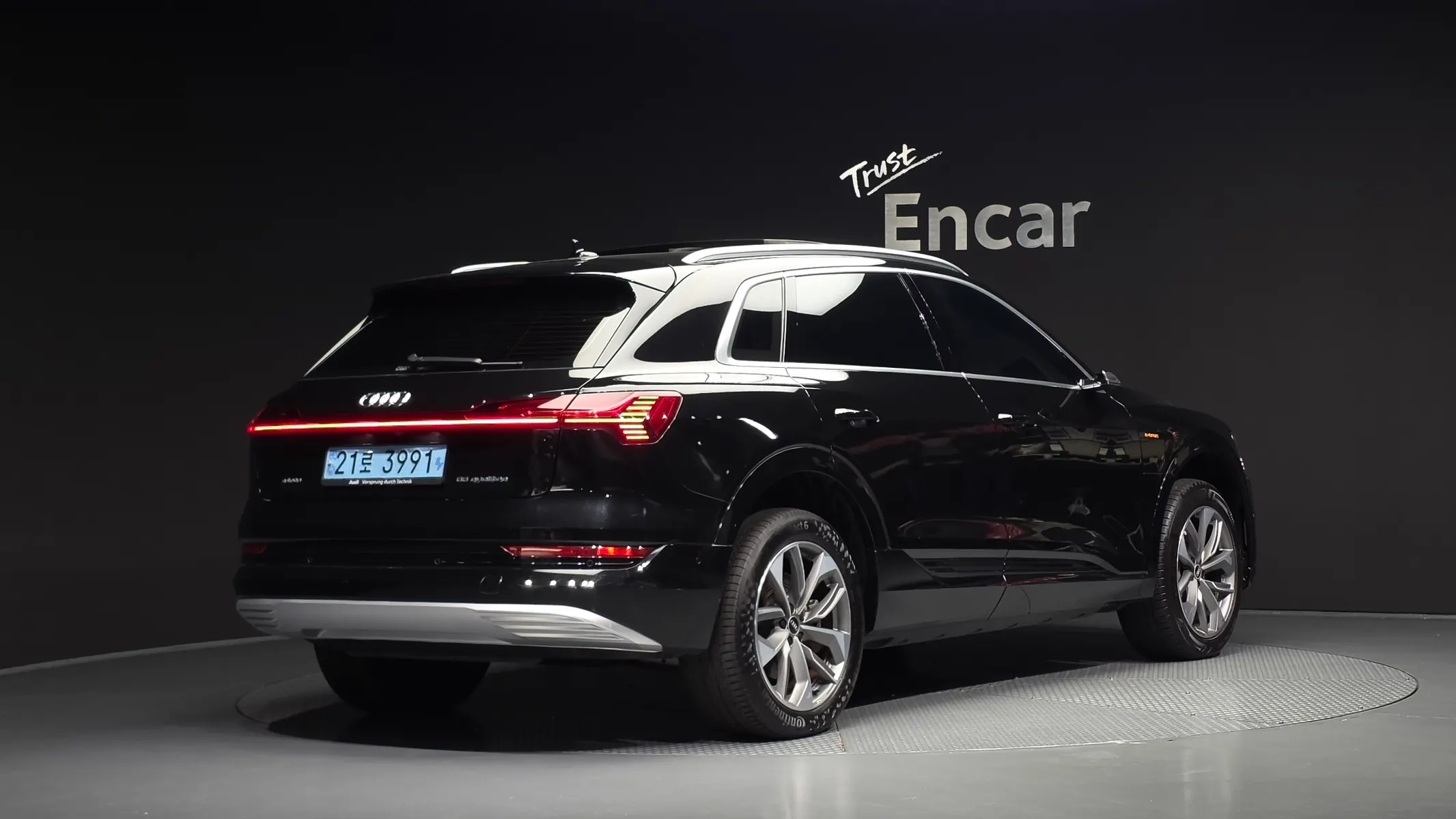 Audi e- 55 2021 2/37