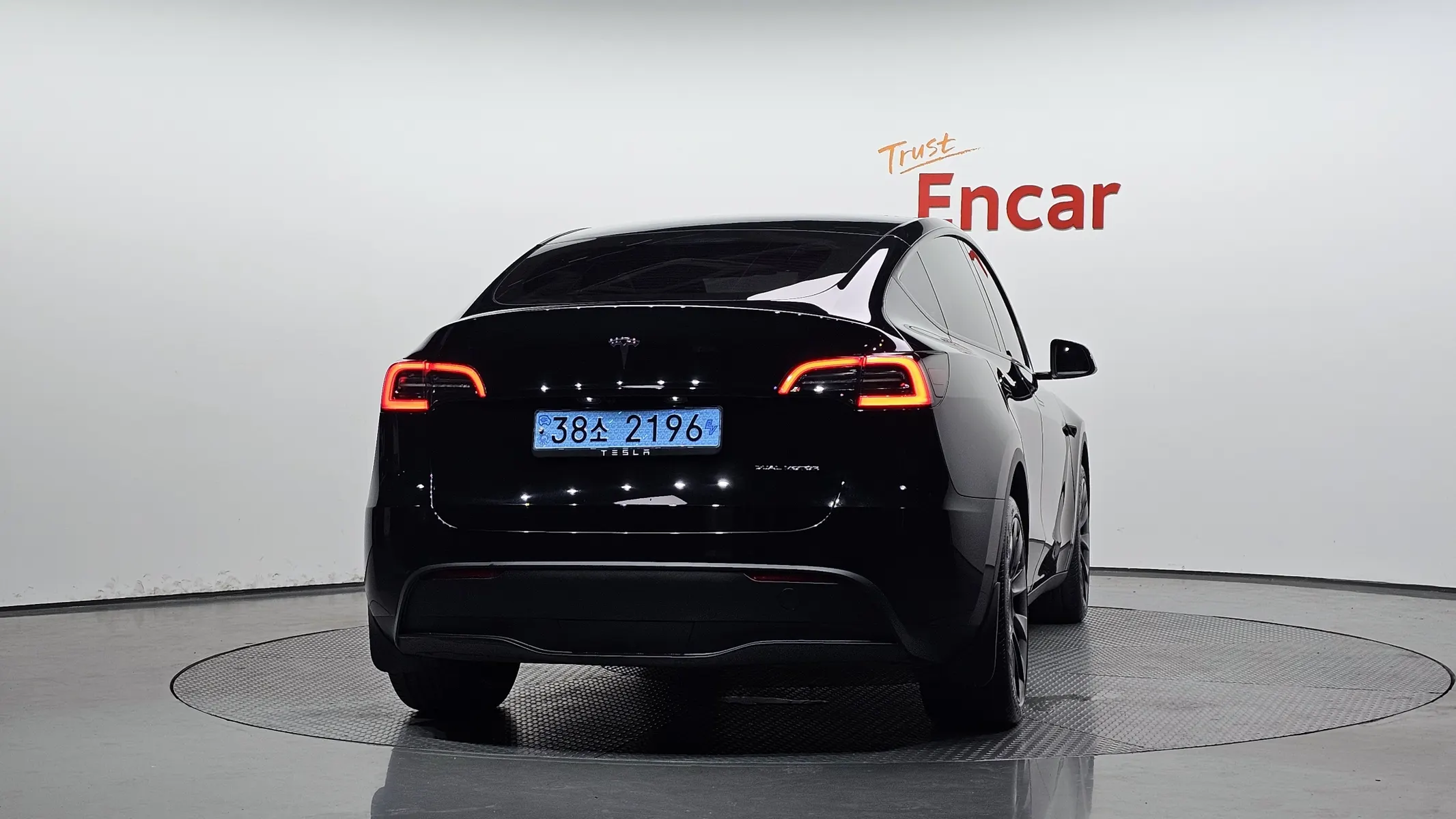 Tesla Y AWD 2024 3/5