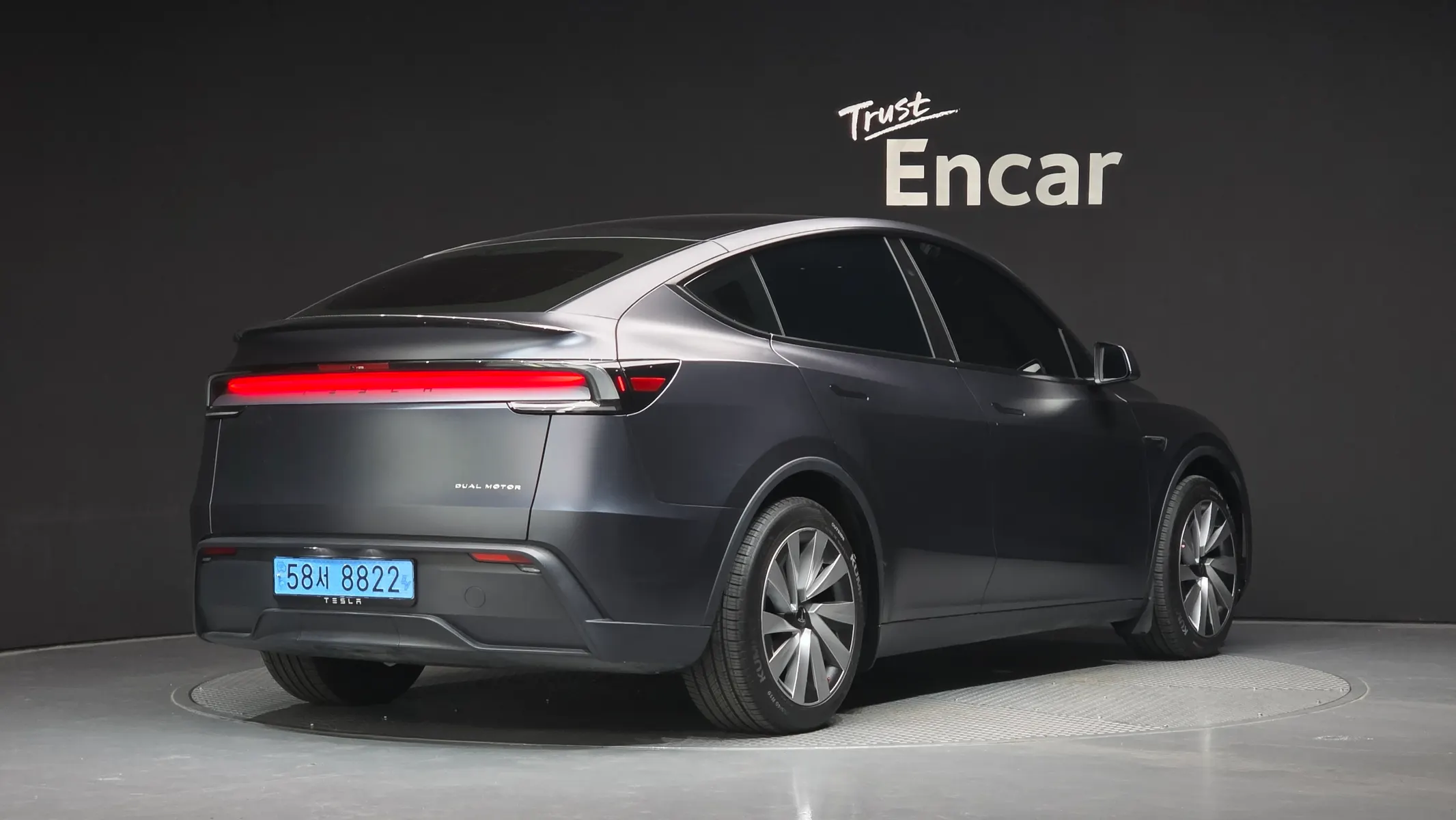 Tesla Y AWD 2025 2/35