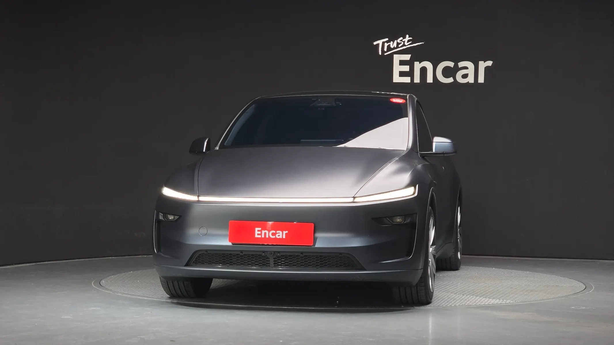 Tesla Y AWD 2025 3/35