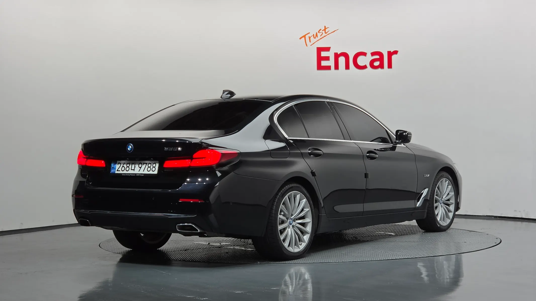 BMW 5 Series (G30) 530e 2022 2/42