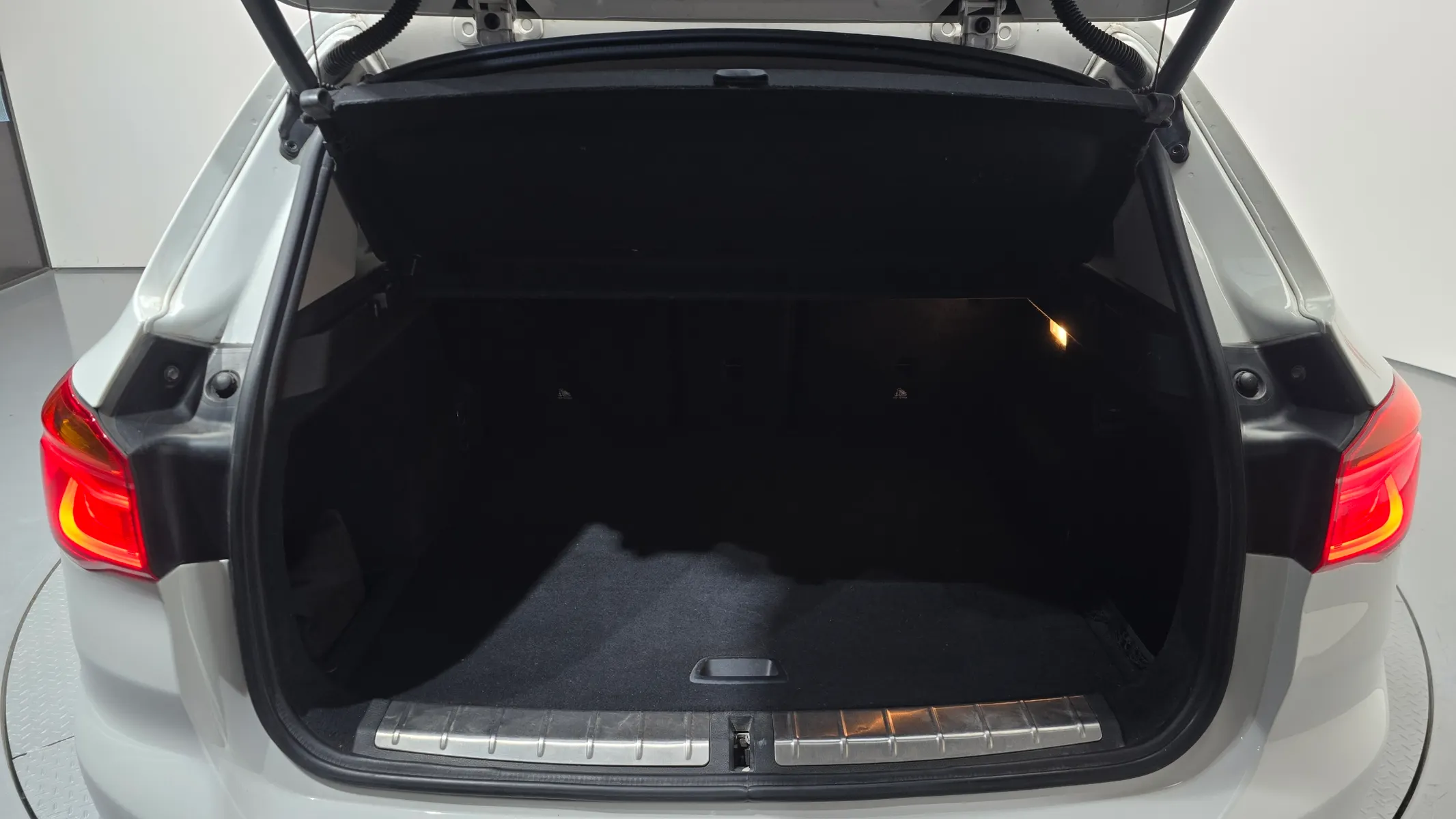 BMW X1 (F48) xDrive 18d 2016 31/32