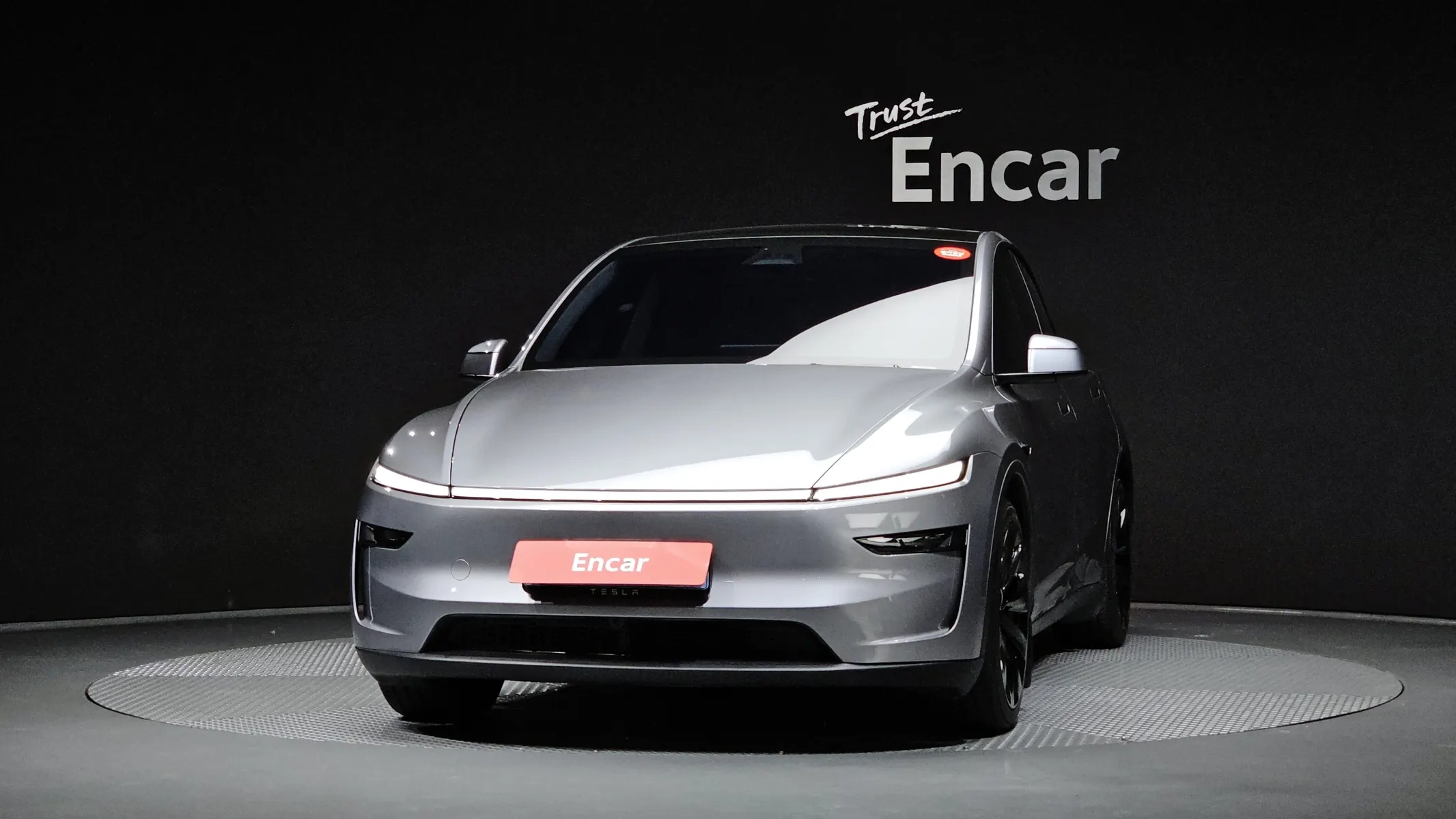 Tesla Y AWD 2025 2/5