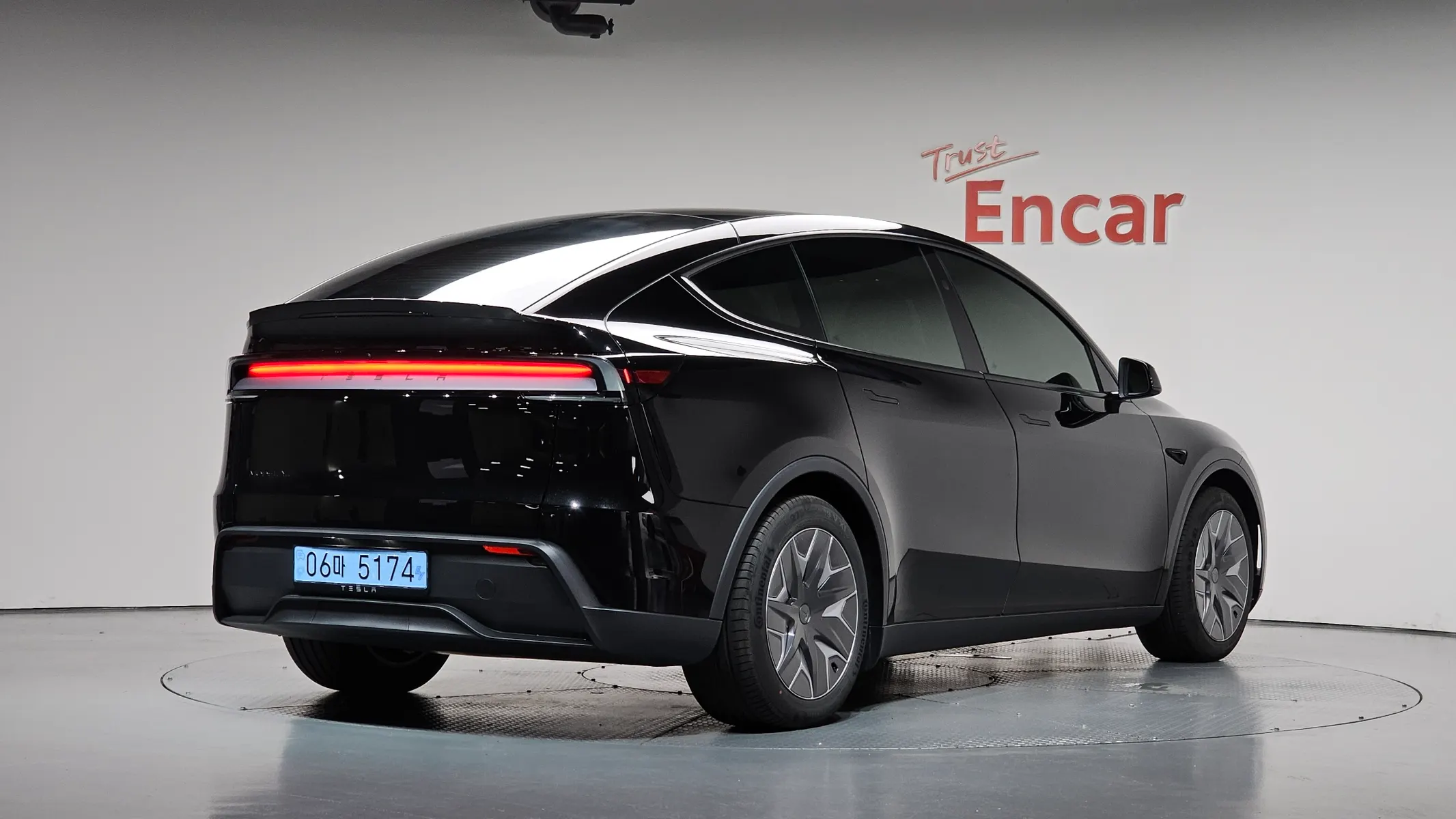 Tesla Y L AWD 2026 2/42