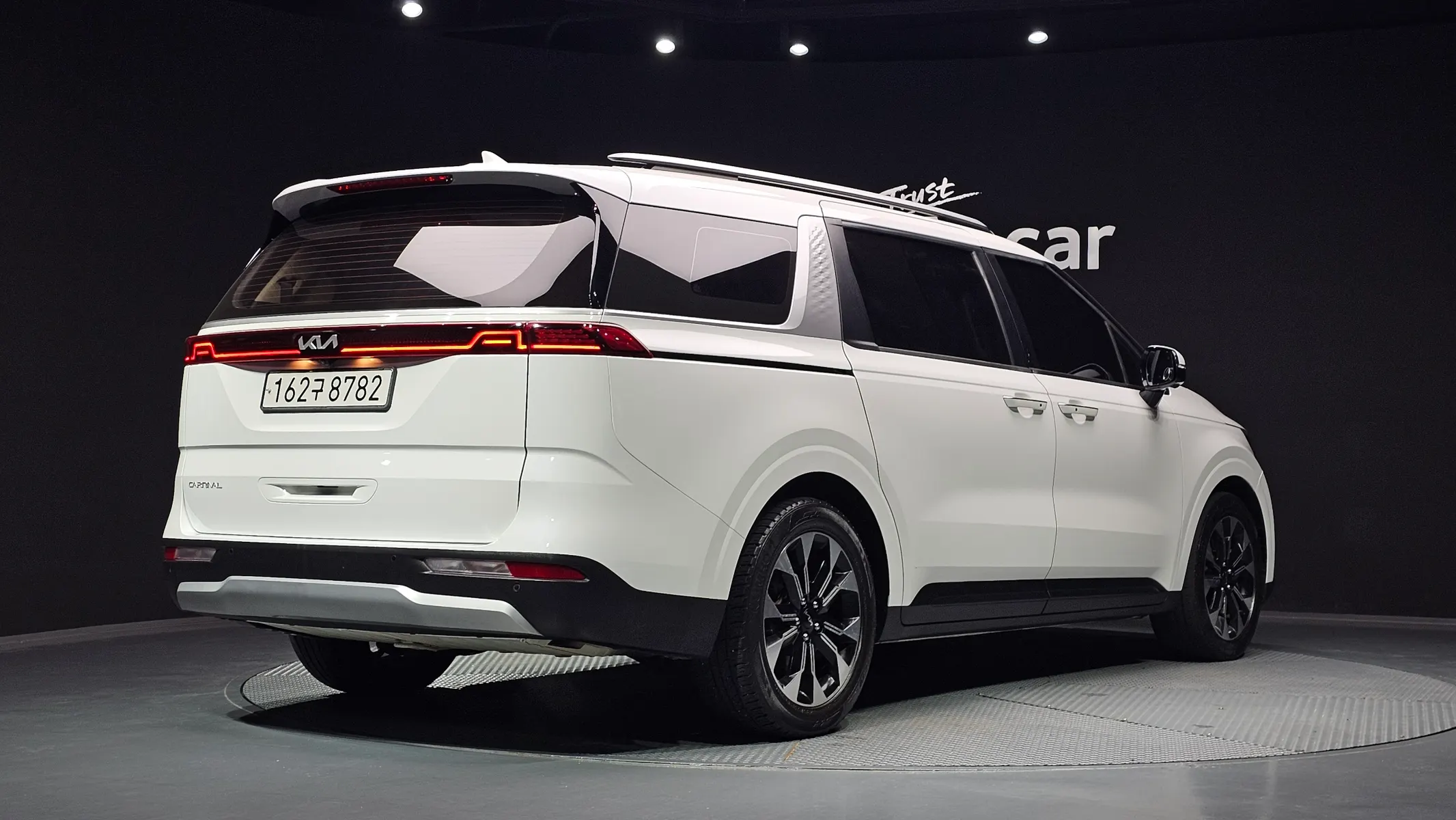 Kia Carnival 9 2022 2/32