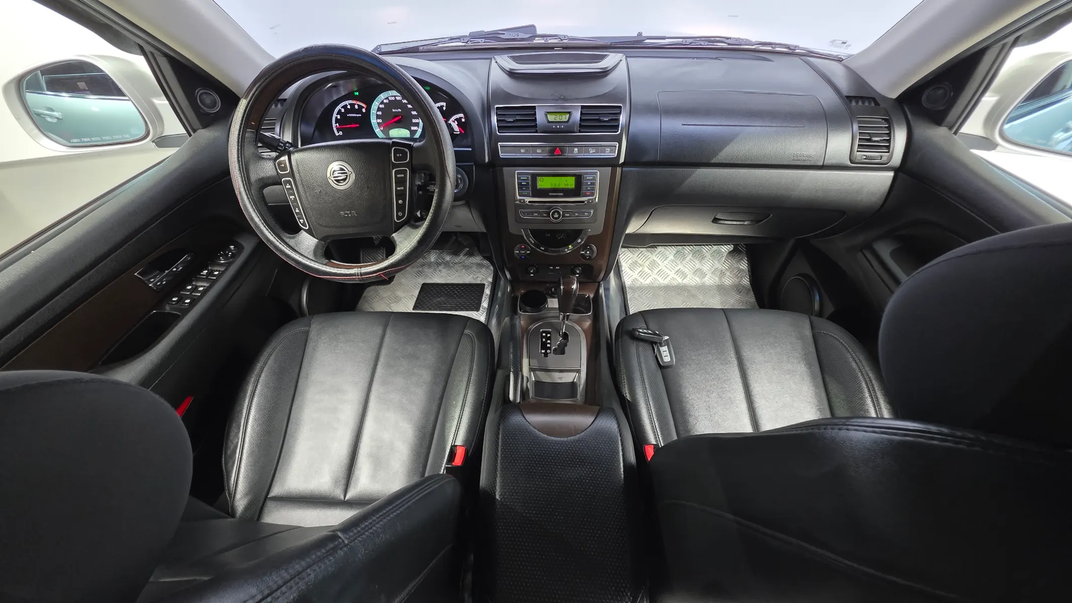 KG Mobility W 2.0 2WD RX7 2013 4/5