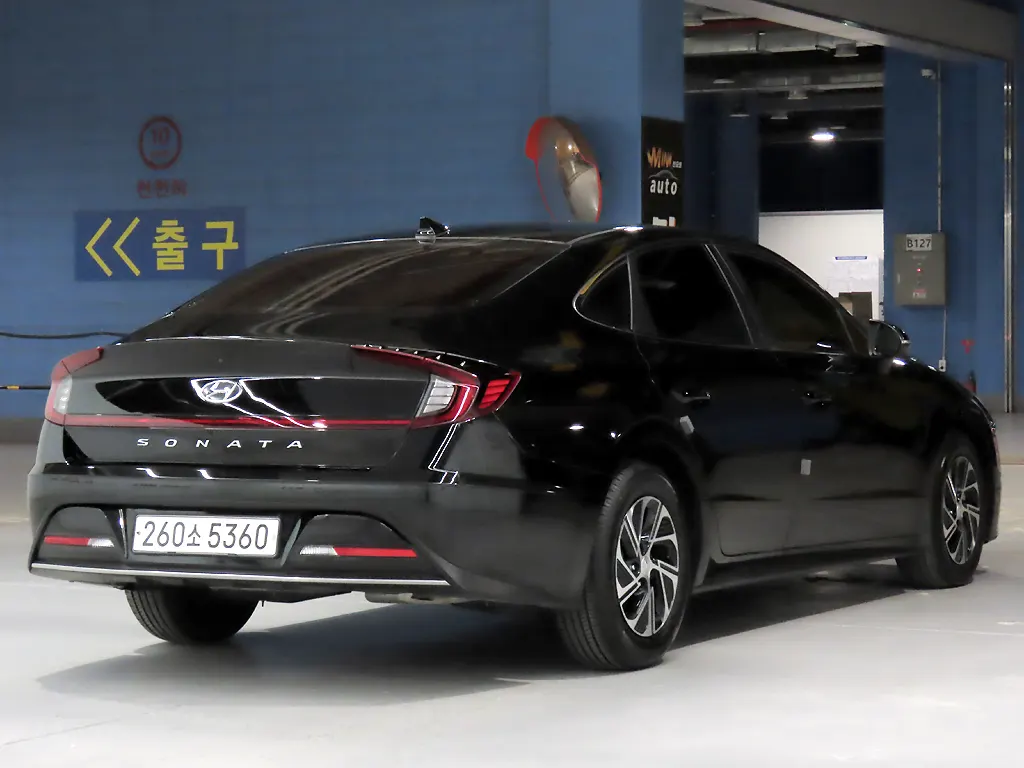 Hyundai (DN8) 2021 3/5