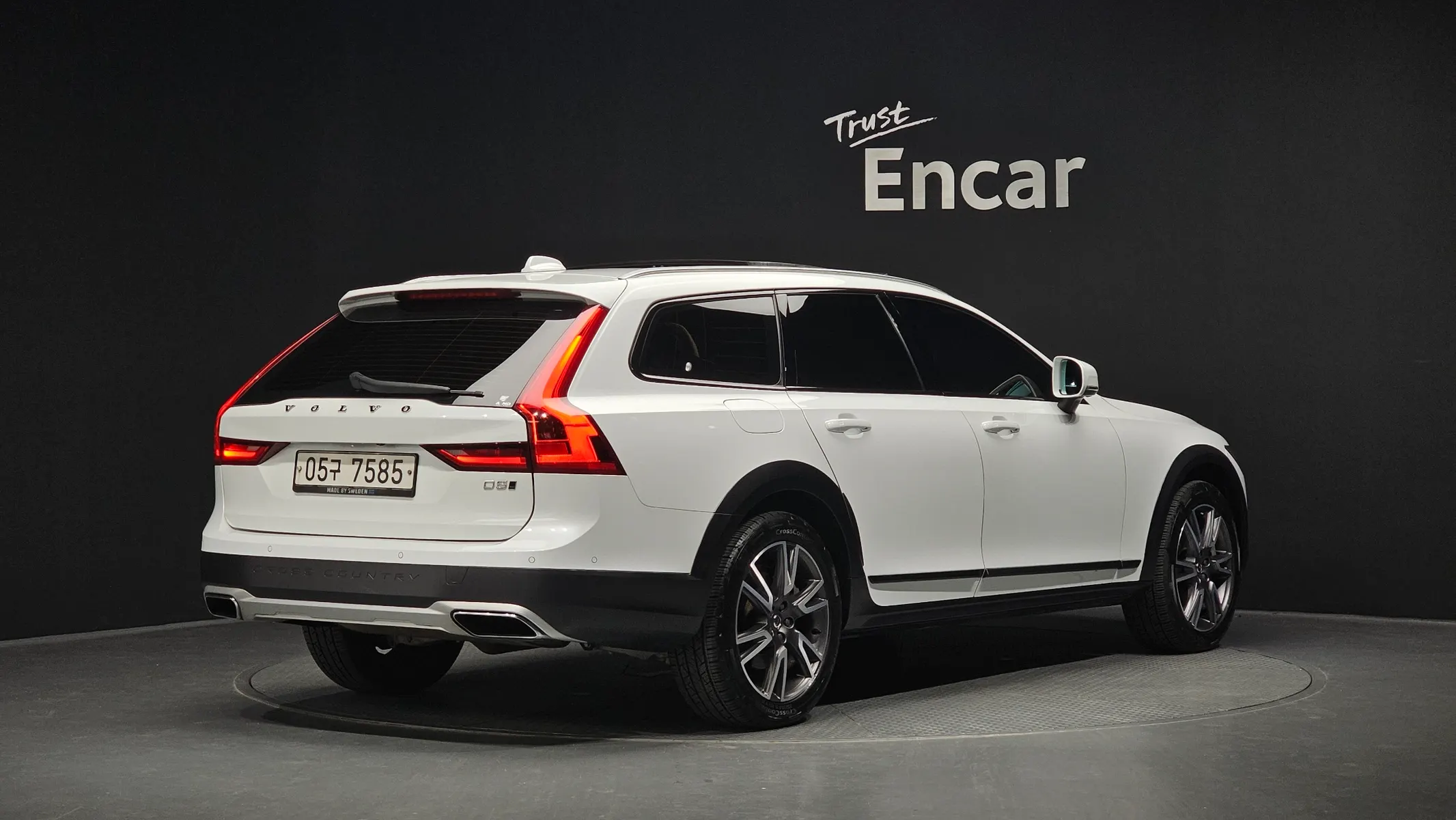 Volvo V90 D5 AWD 2017 2/37