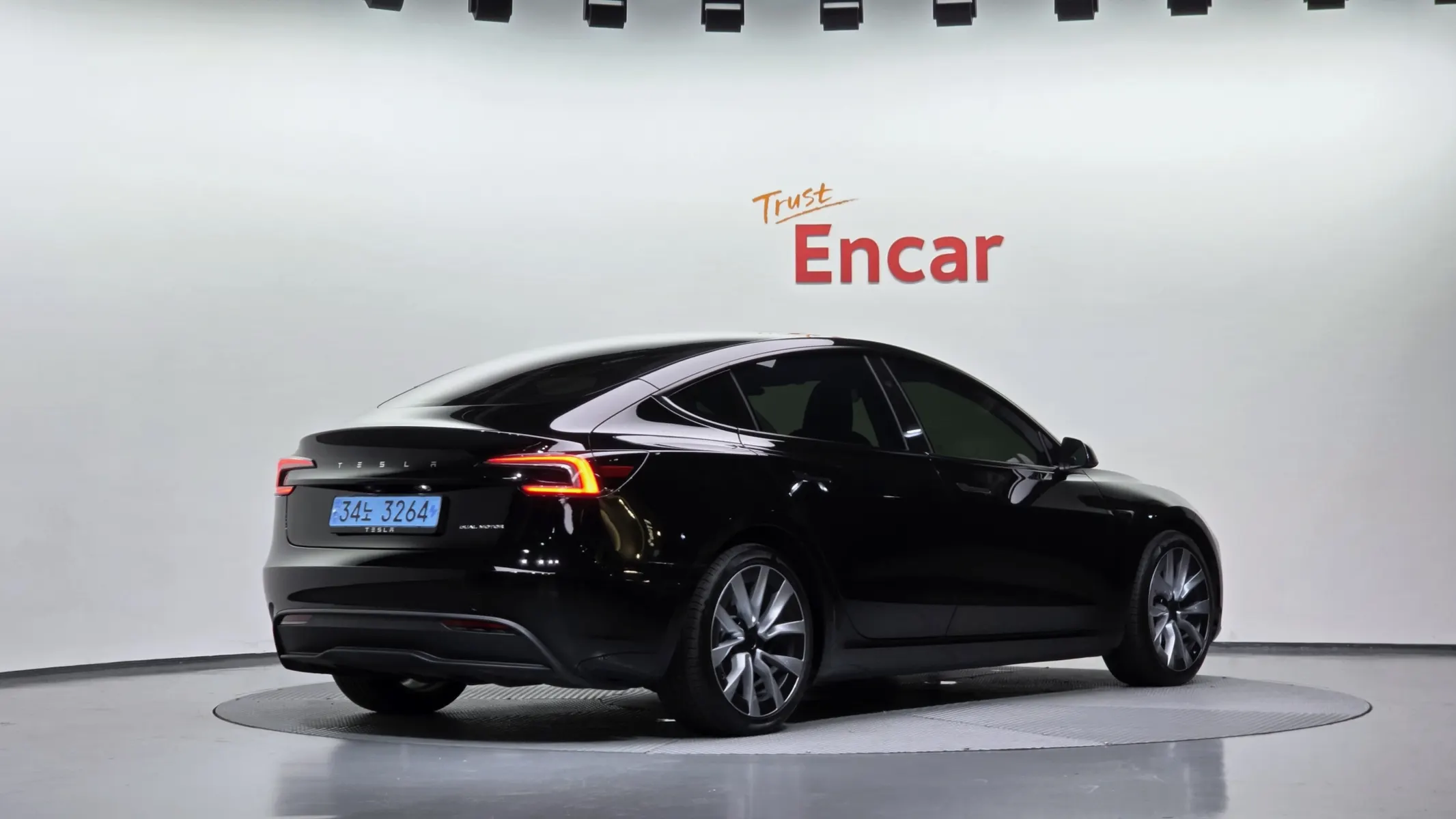 Tesla 3 AWD 2024 2/35