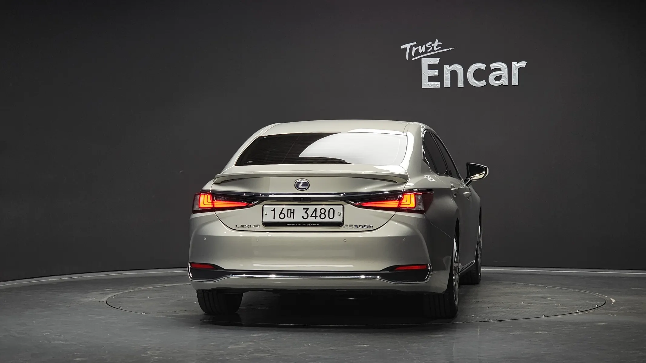 Lexus ES300h 7 2019 3/5