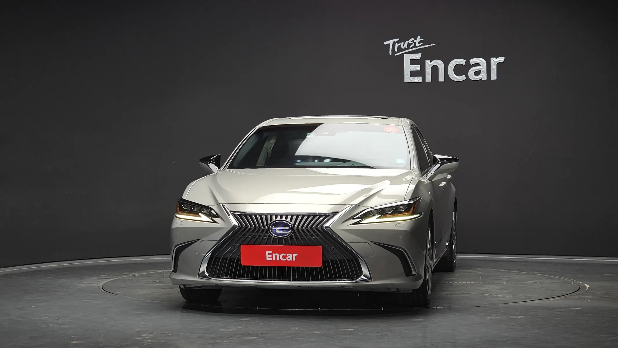 Lexus ES300h 7 2019 2/5
