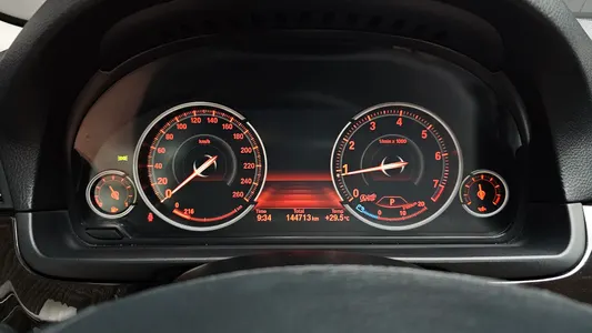 BMW 5 Series (F10) 528i xDrive 2013 8