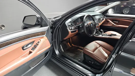 BMW 5 Series (F10) 528i xDrive 2013 11