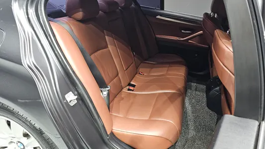 BMW 5 Series (F10) 528i xDrive 2013 12