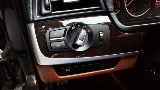 BMW 5 Series (F10) 528i xDrive 2013 13