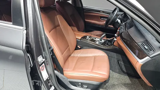 BMW 5 Series (F10) 528i xDrive 2013 10