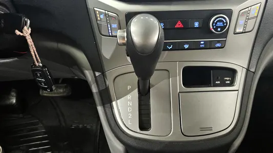 Hyundai Grand Starex 12 LPi 2015 9